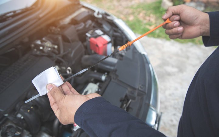 Елементарні помилки при перевірці рівня масла, які можуть призвести до поломки двигуна