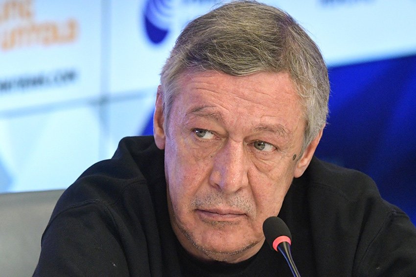 Єфремов під час ДТП був у машині не один: що приховують друзі актора - today.ua