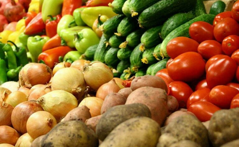 На тлі загального здорожчання в  Україні стрімко дешевшає популярний овоч для салату - today.ua