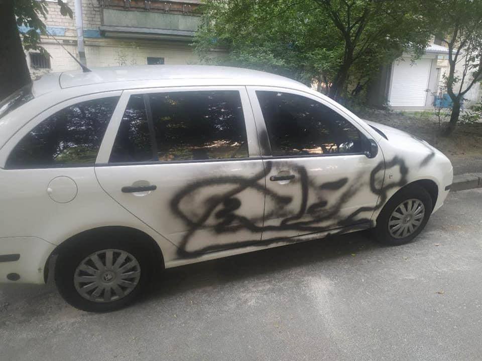 В Киеве изуродовали автомобиль за неправильную парковку - today.ua
