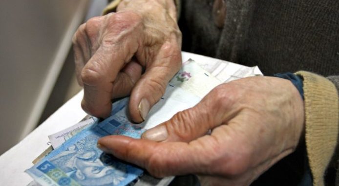 В уряді розповіли, як пенсій громадян переведуть на банківські карти