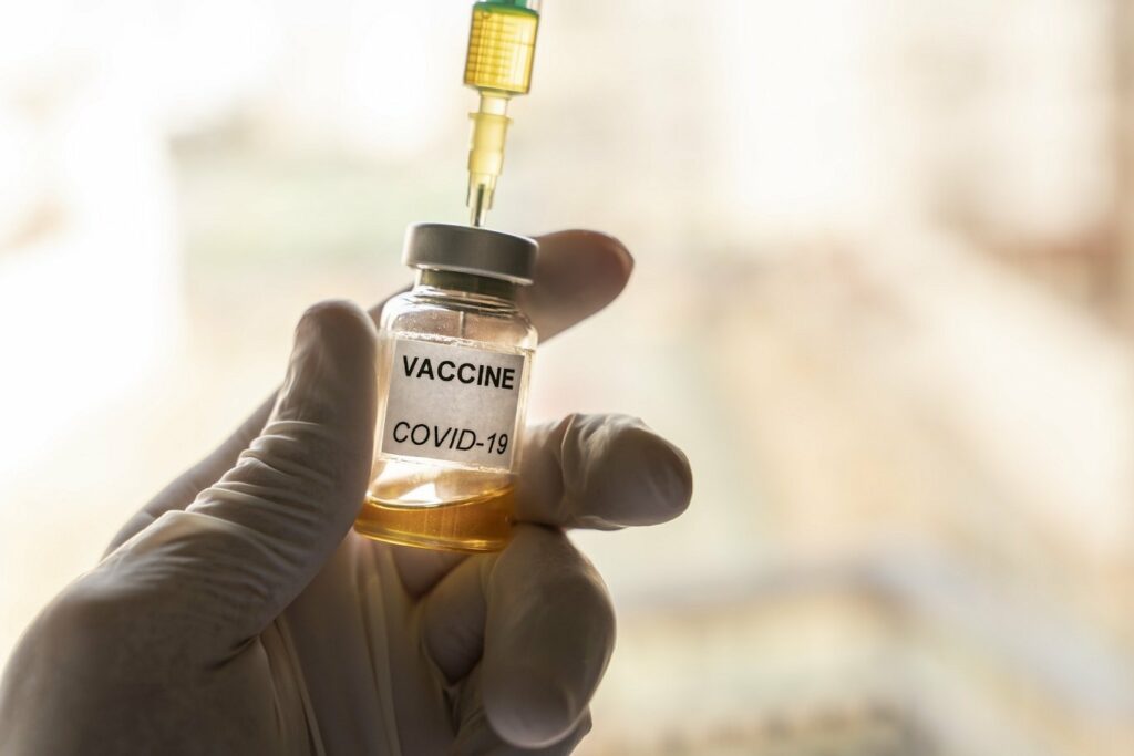 Карантин триватиме до появи вакцини: Шмигаль дав невтішний прогноз для українців 