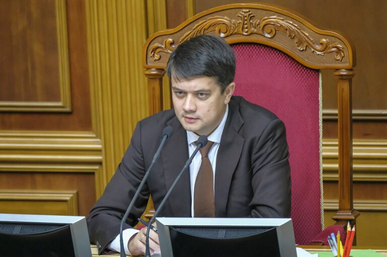 Разумков рассказал о повышении зарплат нардепам: “Должен быть достойный уровень“ - today.ua