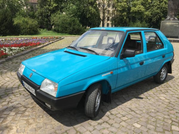 Украинец продает новую Skoda Favorit, которой 28 лет