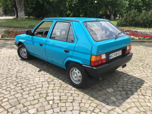 Українець продає нову Skoda Favorit, якій 28 років - today.ua