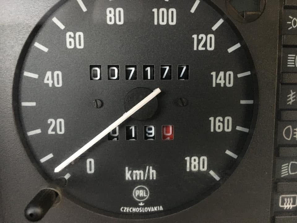 Українець продає нову Skoda Favorit, якій 28 років - today.ua