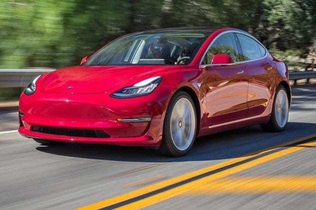 Немец по ошибке купил 27 электромобилей Tesla, и пошел в «отказ»