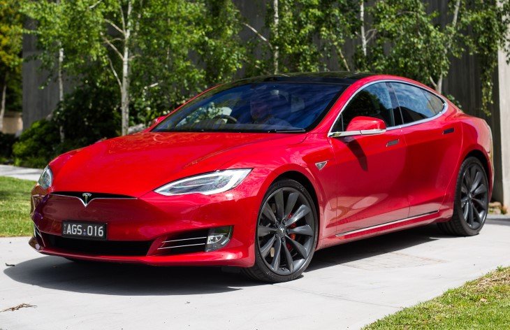 В українця за порушення митних правил забрали Tesla Model S - today.ua