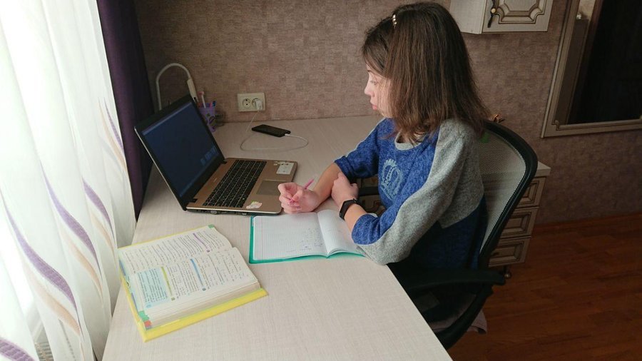Украинцев взбудоражила весть о том, что дети не пойдут в школу 1 сентября: “Дома сидеть нет сил“