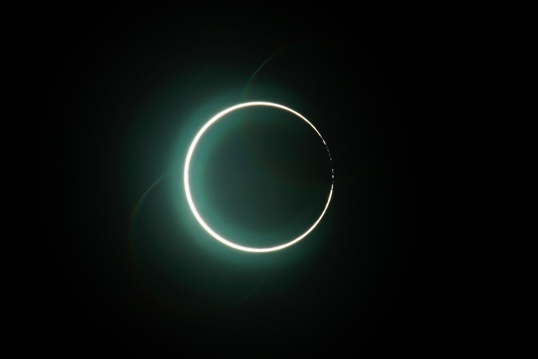 Сьогоднішнє сонячне затемнення рве Інтернет: зловісна краса палаючого кільця