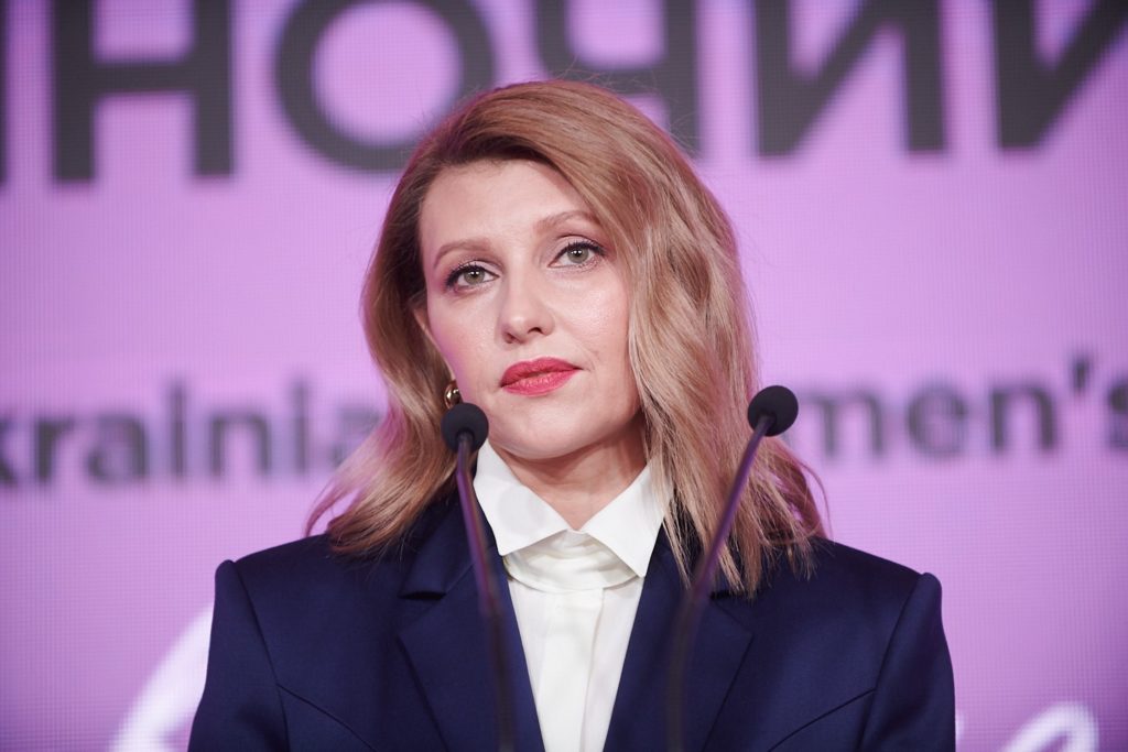 Заразна перша леді могла передати свій коронавірус чималому колу осіб: з ким спілкувалася Олена Зеленська - today.ua