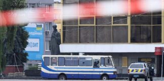 Заручників із захопленого автобуса в Луцьку розповіли про поведінку терориста - today.ua