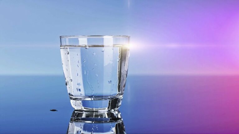 Не ставьте стакан воды на прикроватную тумбочку – советы специалистов - today.ua