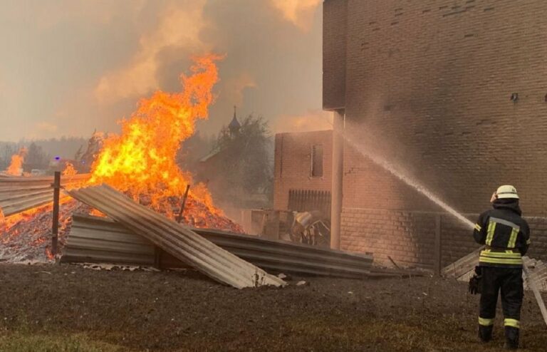 Лесные пожары в Луганской области: огонь перекинулся на села, есть погибшие и пострадавшие - today.ua