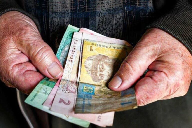 Украинских пенсионеров лишили надбавок: в Минсоцполитики нашли оправдание - today.ua