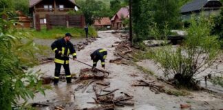 Нова біда прийшла на Закарпаття: потужні зливи затопили міста і села, є руйнування - today.ua