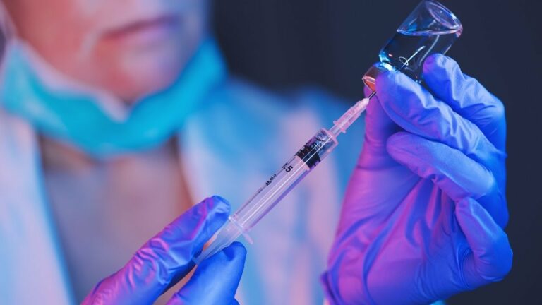 Появление вакцины от COVID-19 станет причиной новой беды – ученые Лондонской школы медицины - today.ua