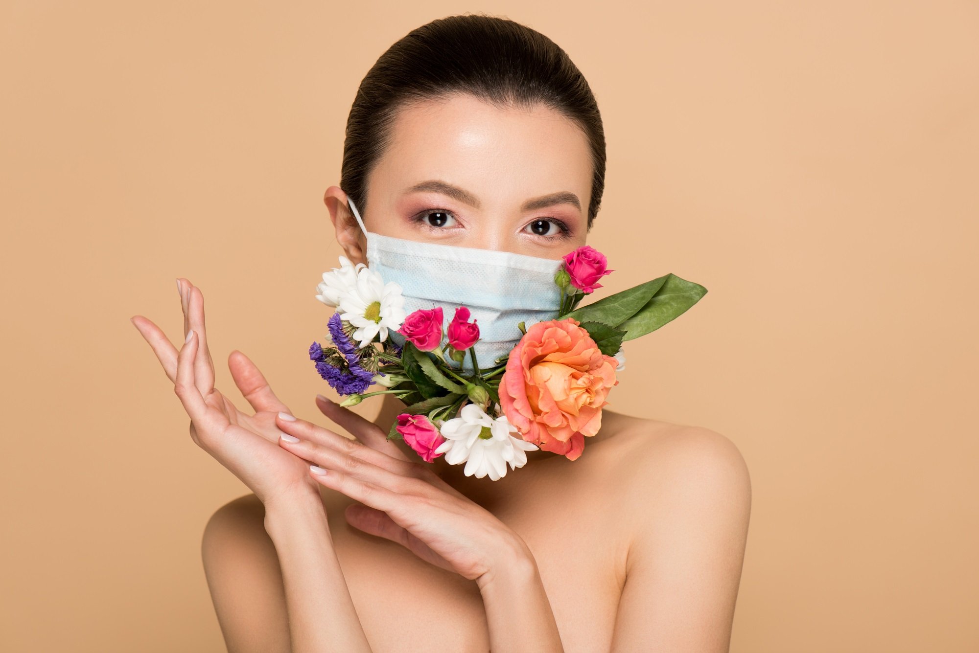 Медична маска псує шкіру обличчя: рятівні поради косметолога