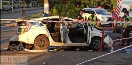 ДТП в Одессе: полицейский автомобиль врезался в микроавтобус, трех человек госпитализировали - today.ua