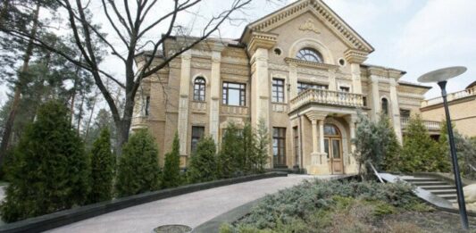 Палац із золота та мармуру: у Мережі з'явилися фото дачі в Конча-Заспі, куди переїхав жити Зеленський  - today.ua