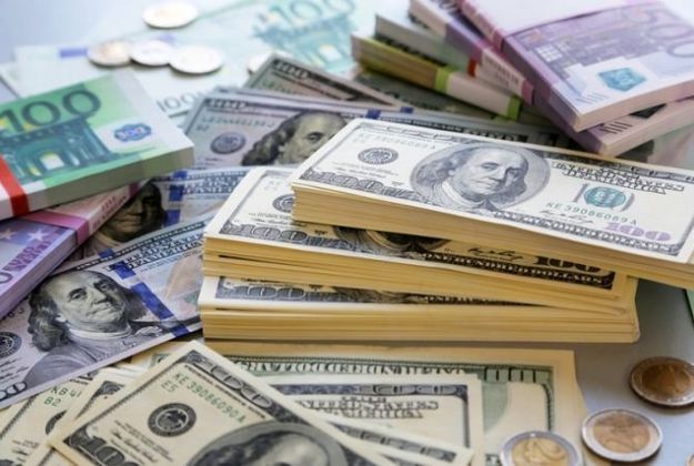Доллар и евро стремительно подорожали: курс валют в Украине установил рекорд за карантин - today.ua