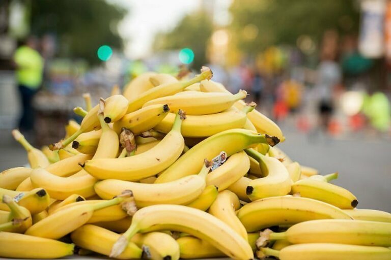 Таких цен еще не было: в разгар лета бананы остаются самыми дешевыми фруктами в Украине - today.ua