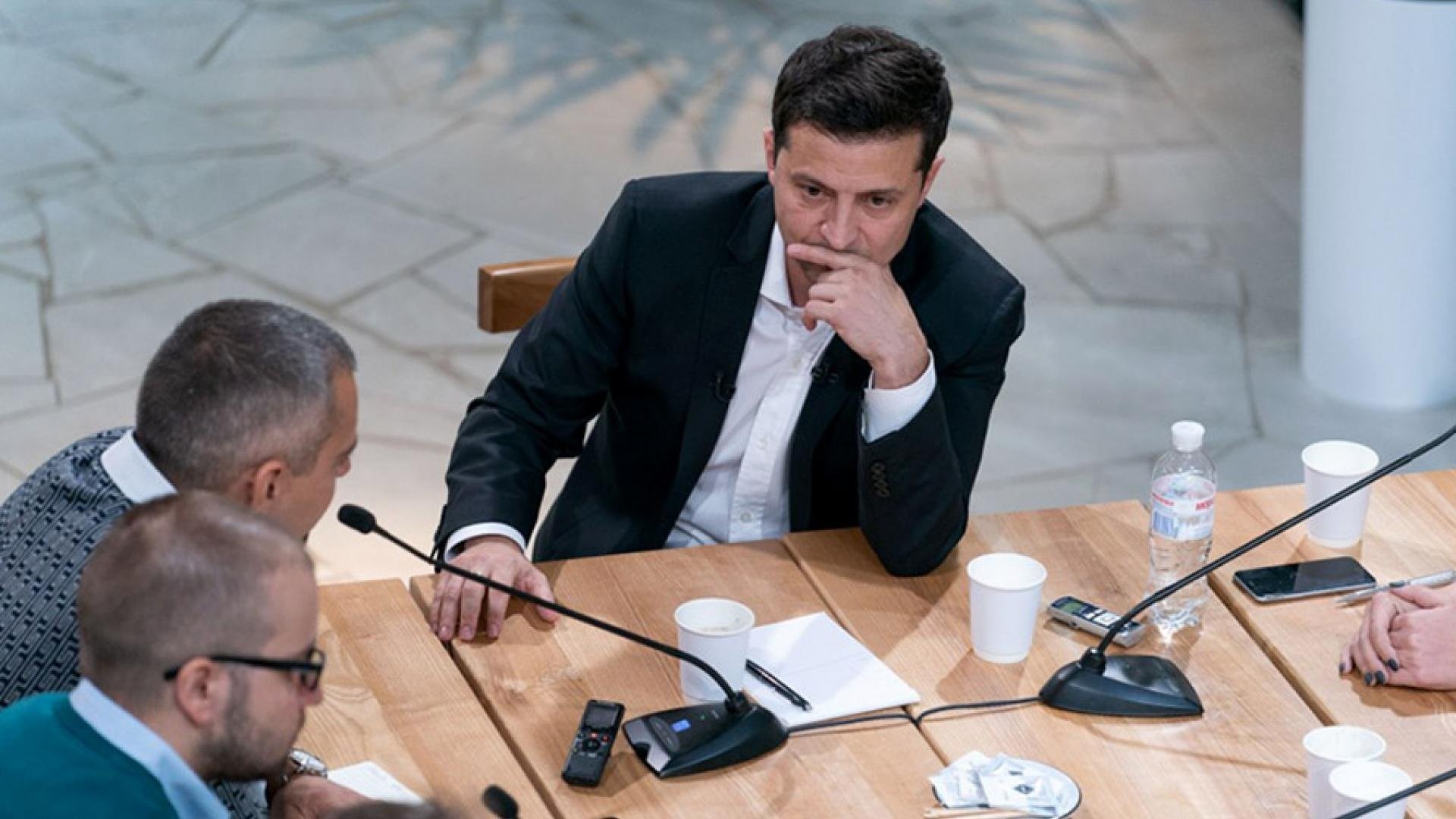 Рейтинг Зеленського продовжує падати: нове опитування показало шокуючі результати - today.ua