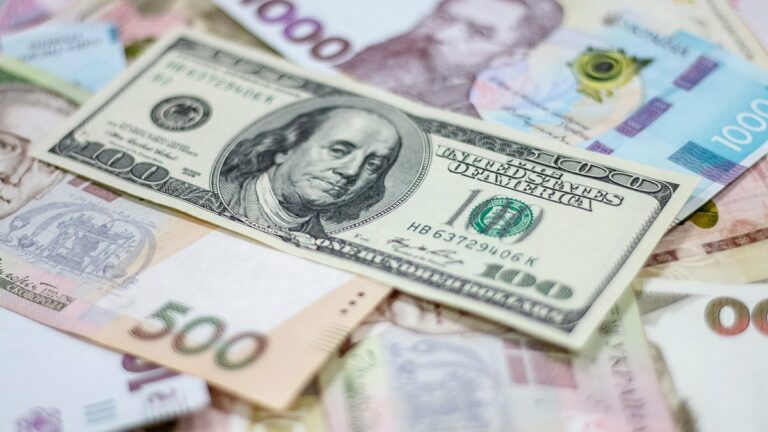 Доллар и евро резко подорожали: отставка главы Нацбанка сказалась на курсе валют в Украине - today.ua