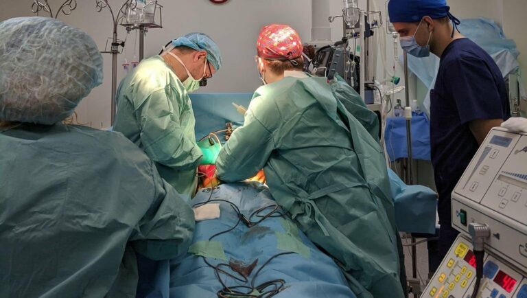 Самая тяжелая ночь в жизни: в Киеве отец дал согласие на трансплантацию органов погибшего сына - today.ua
