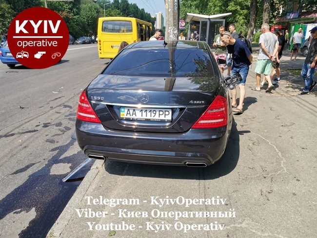 П'яний працівник автомийки розбив Mercedes, який «взяв покататися» - today.ua