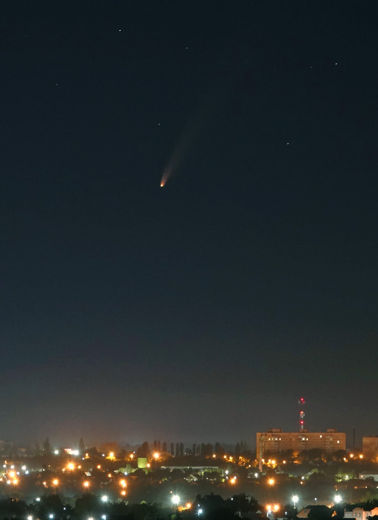 В небе над Украиной “стоит“ комета: где можно увидеть хвостатую гостью