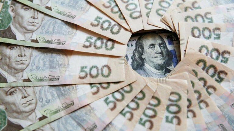Долар по 30 – вже завтра, у понеділок: експерт озвучив курс валют на найближчий час - today.ua