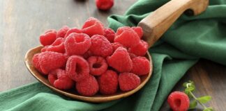 Кому корисно їсти малину: медики дали поради щодо правильного вживання ягоди  - today.ua