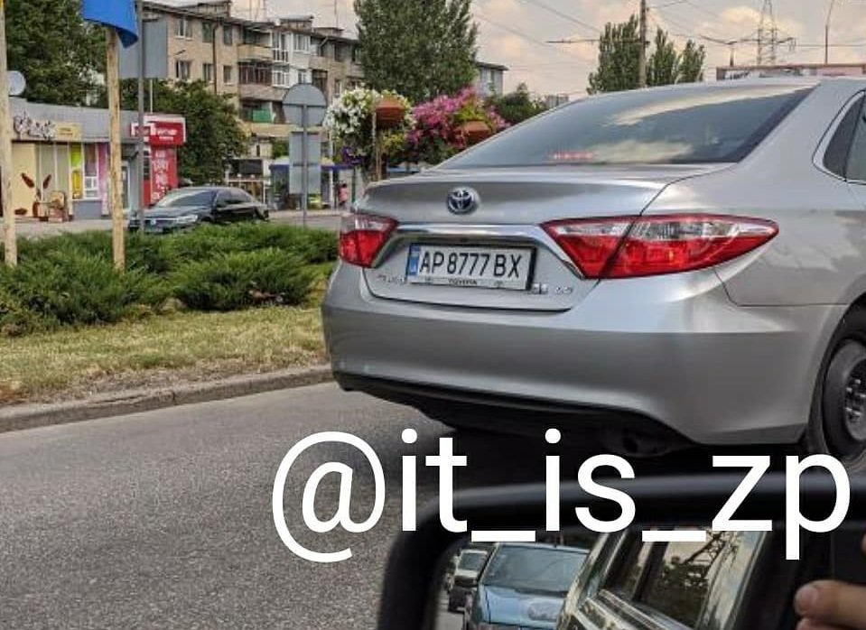В Запорожье встретились два авто с одинаковыми номерами