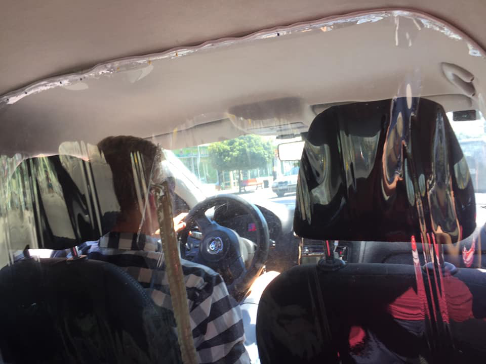 Таксисты начали отгораживаться пленкой от пассажиров - today.ua