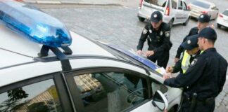 Чи може поліція вилучити у водія права за несплату аліментів – відповідь юристів - today.ua