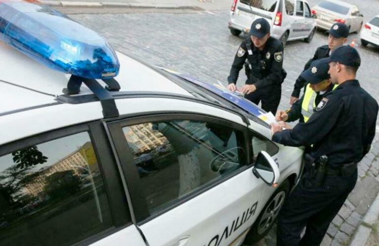 Чи може поліція вилучити у водія права за несплату аліментів – відповідь юристів - today.ua