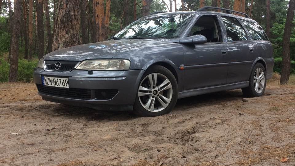 Таможенники раскрыли схему нелегального ввоза "евроблях", но ничего не смогли сделать