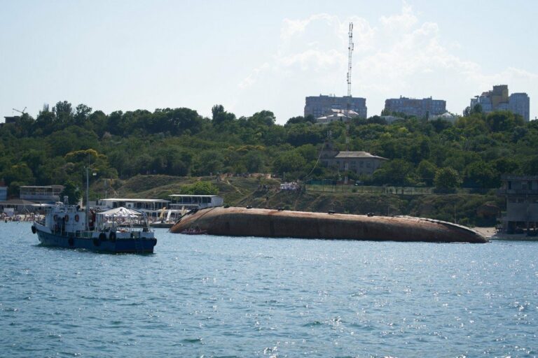 Що відбувається в Одесі з танкером Delfi: катастрофі ніхто не в силах запобігти - today.ua