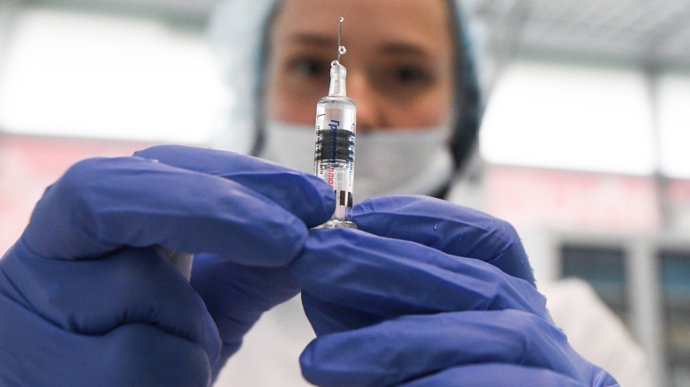 Вакцина від коронавірусу з'явиться в Україні у вільному продажу: глава МОЗ розкрив нюанси