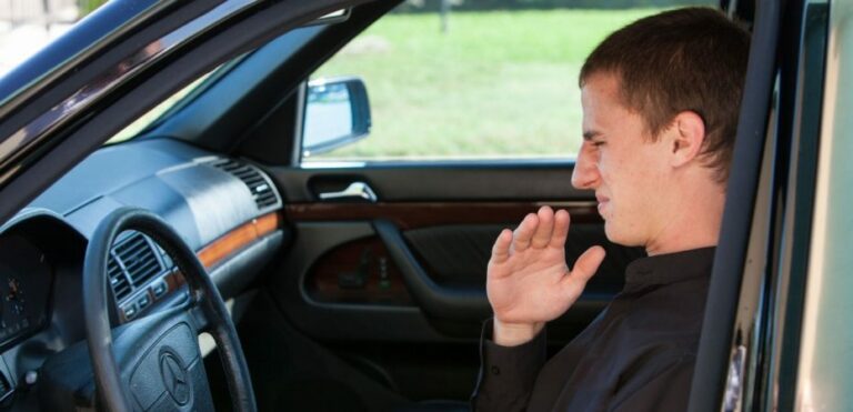 Как избавиться от неприятного запаха в автомобиле  - today.ua