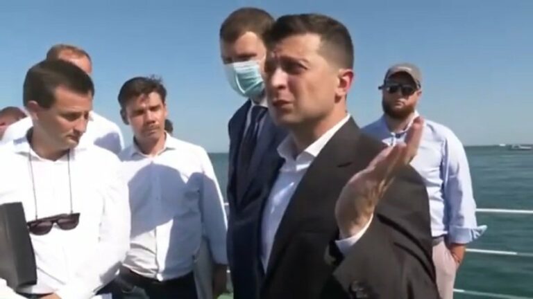 “Импотентная власть“: Зеленский жестко отреагировал на танкер “Делфи“, лежащий  в акватории одесского пляжа - today.ua