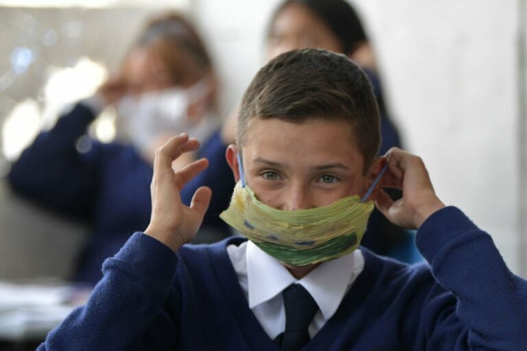 Нужно ли школьникам закупать маски и антисептики за свой счет: в МОН сделали заявление  - today.ua