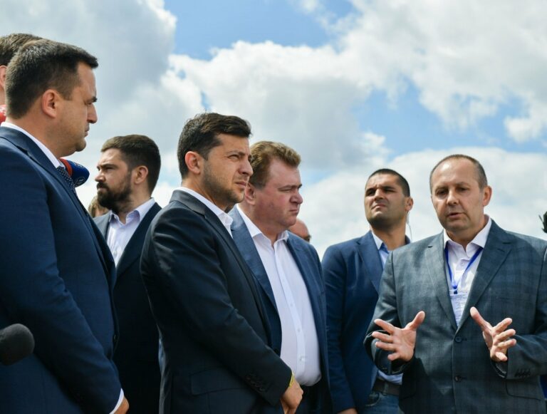 Зеленский пообещал каждой школе по бассейну: проект «Большая стройка» и его планы - today.ua