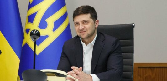 Зеленський піде у відставку: політолог розповів про рішення президента на тлі недавніх подій - today.ua