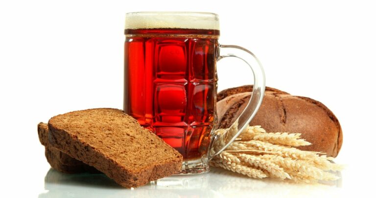 Хлібний квас - користь і шкода: лікарі розповіли, кому варто відмовитися від напою - today.ua