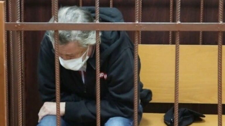 Ефремова на скорой увезли в больницу из суда: врач рассказал о состоянии здоровья актера - today.ua