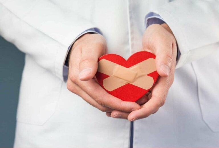Головні ознаки інфаркту: медики назвали симптоми, які передвіщають небезпеку - today.ua