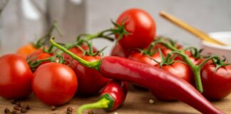 Красные фрукты и овощи полезны для мужского здоровья: о чем важно знать  - today.ua