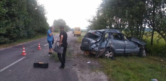 Смертельна ДТП під Львовом: позашляховик розбився вщент, четверо людей постраждали - today.ua